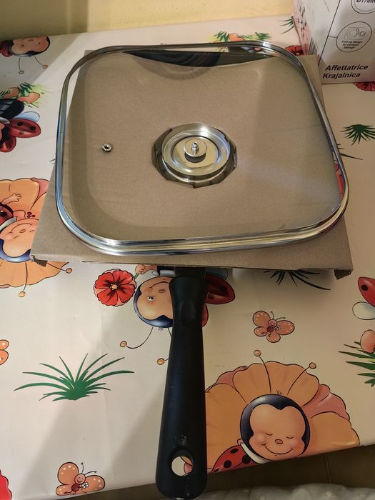tigaie cu capac nouă