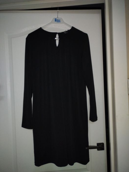 Элегантное чёрное платье Германия