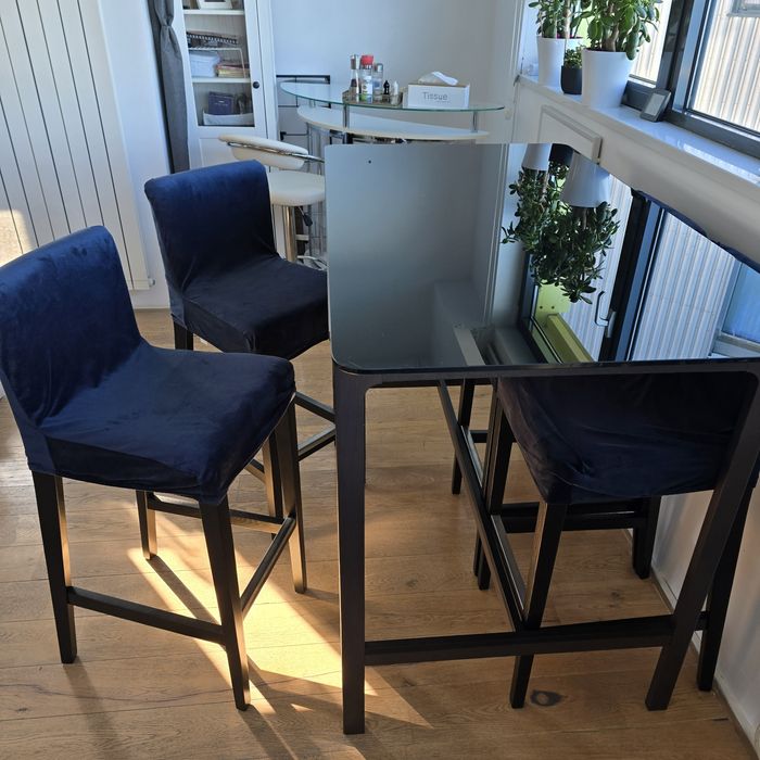 Masa tip bar cu 4 scaune