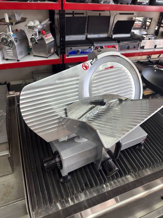 Слайсер апарати сотилади