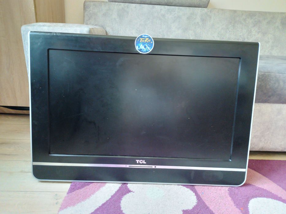 Телевизор не включается экран целый