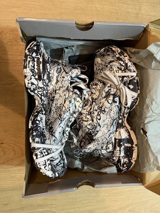 Balenciaga 3XL White Black Grafitti
