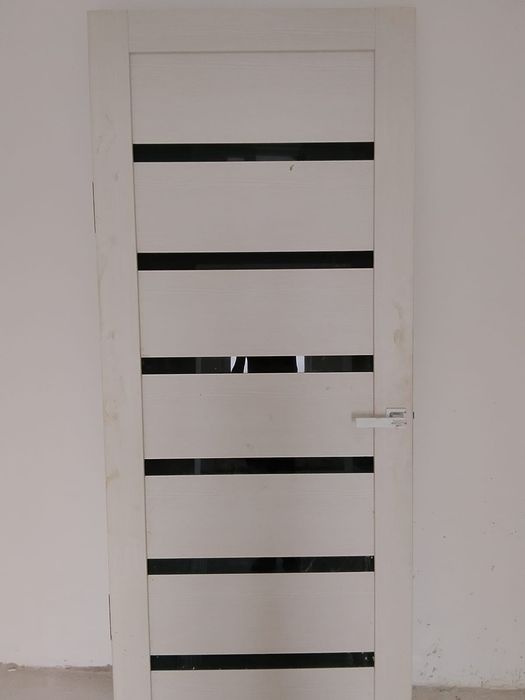 Үйден шыққан есіктер бар