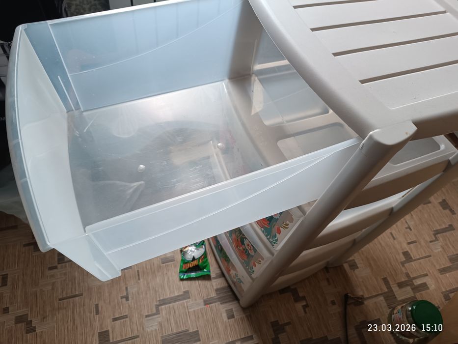 Шкаф пластиковый б/у