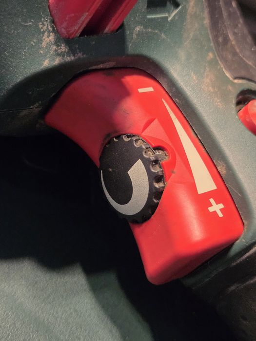 Mașină de găurit cu percuție Bosch UniversalImpact 700, 701W, cu Cutie