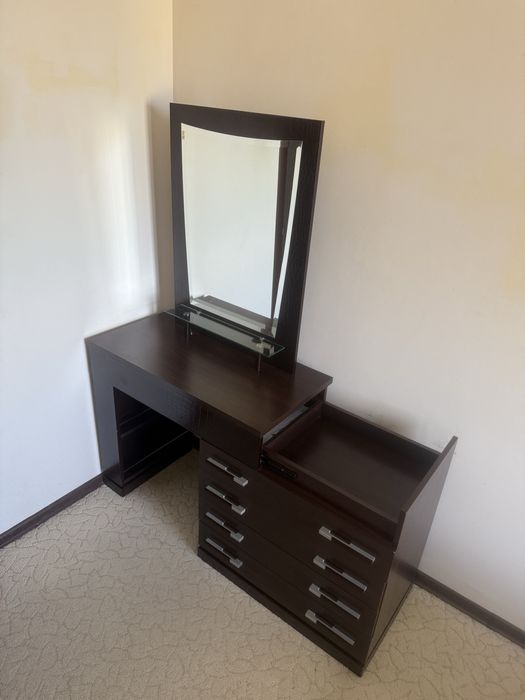 Продам спальный гарнитур