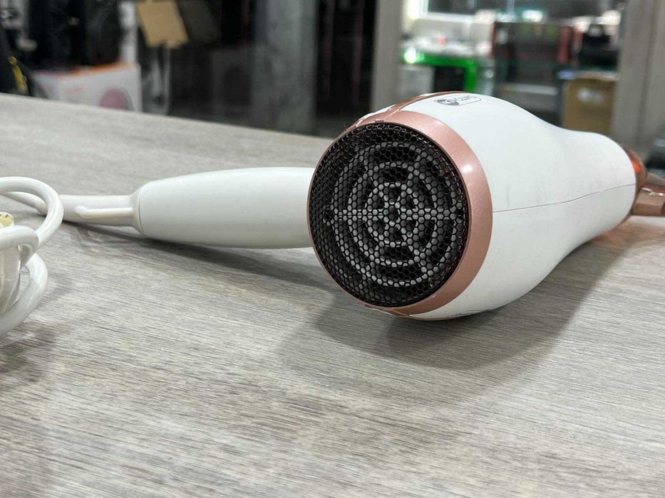 Продава се сешоар Switch On 1950-2300W