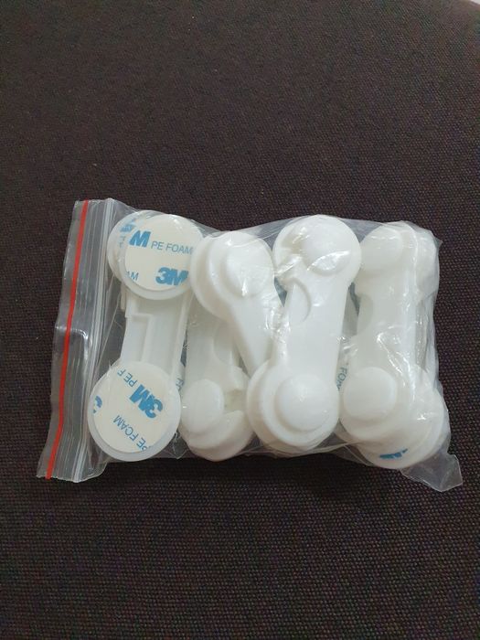 Продам крючки от детей для шкавчиков.