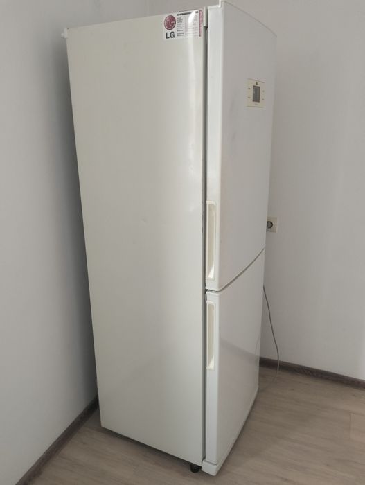 Холодильник LG 2011 года