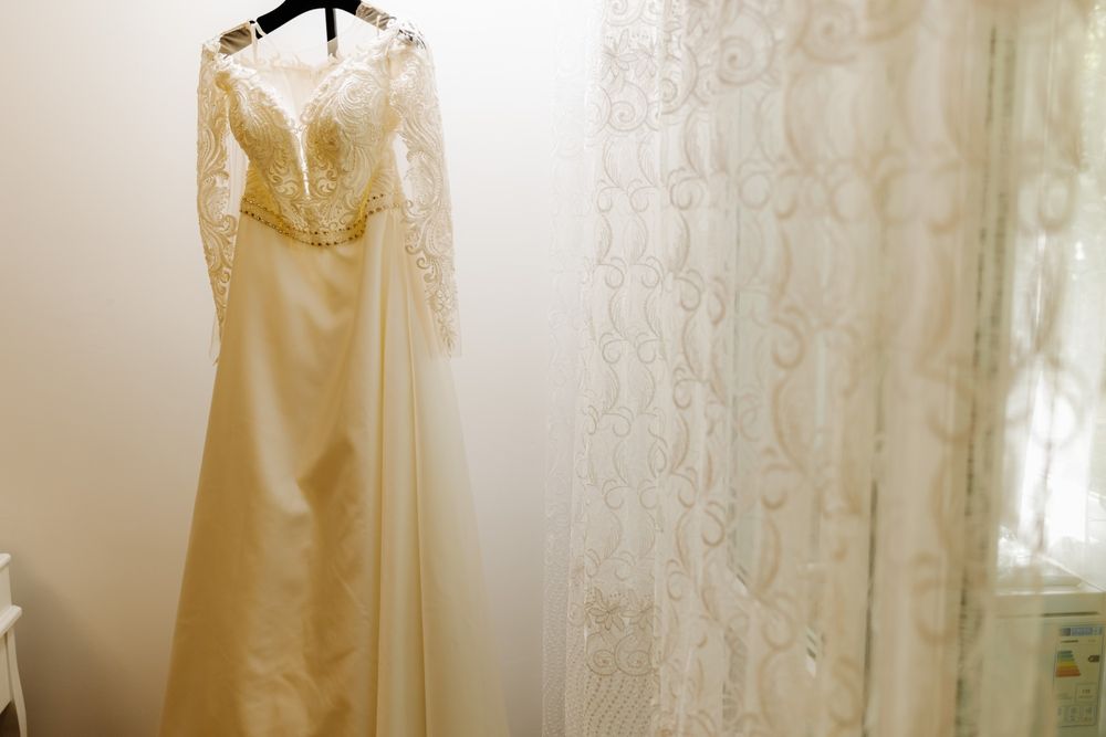 Rochie mireasa tafta si dantela