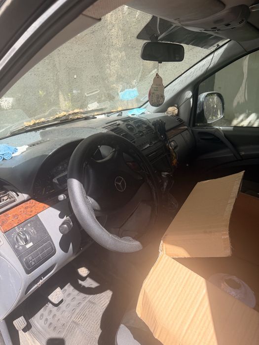 Masina Mercedes vito