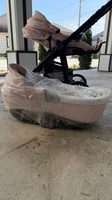 Продам коляску для девочек