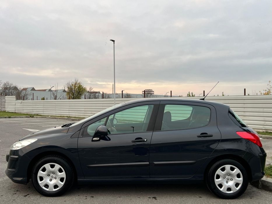 Peugeot 308 km  130 mi km 1.4 benzina cumpărat Peugeot nou 207