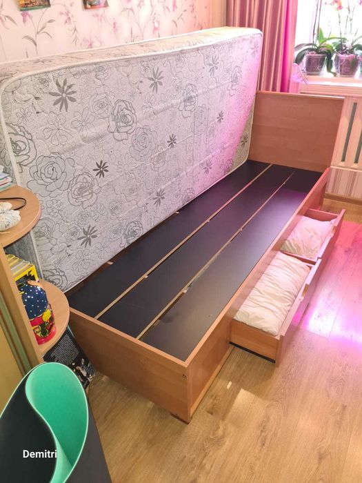 Продам кровать односпальную