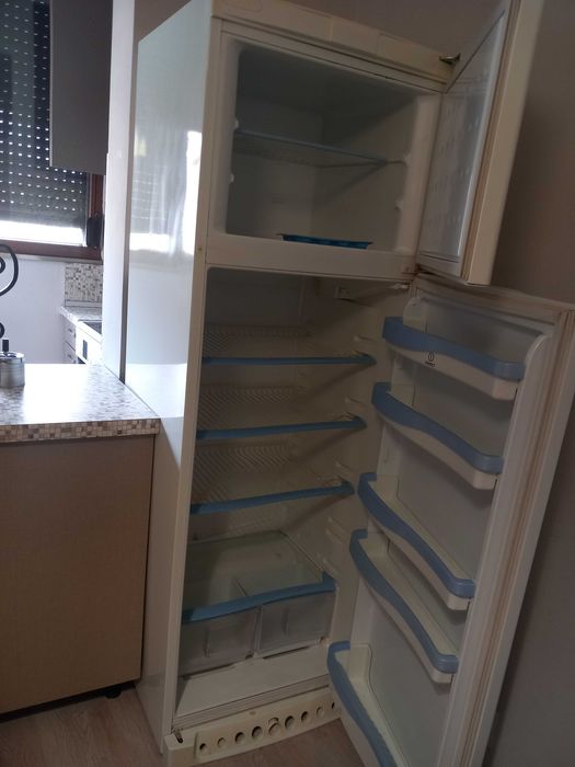 Хладилник Indesit с хладилна камера