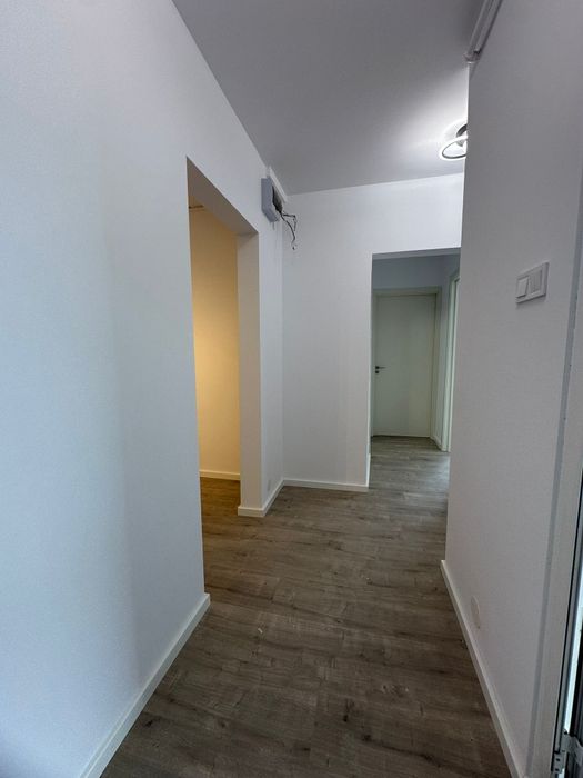 Vand apartament cu 3 camere