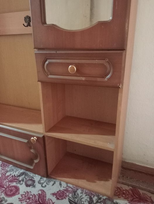 Продам прихожую шкаф