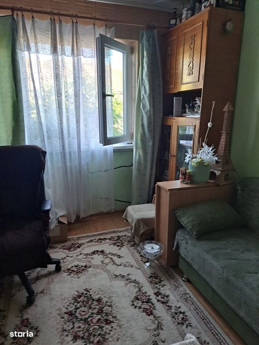 Ap 2 cam X mijlociu etaj 4 cu acoperis Rogerius (in spate la Perla)