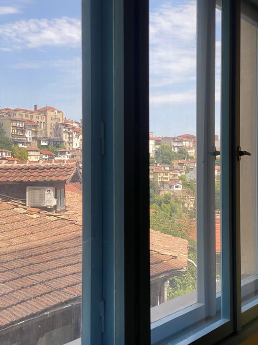 Продава се просторен апартамент в центъра на Велико Търново