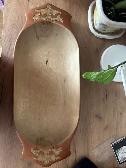 Продам деревянный резной поднос