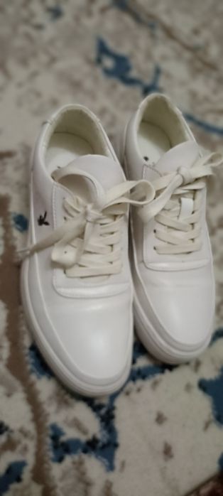 Кроссовки белые. Кожа.38 размер