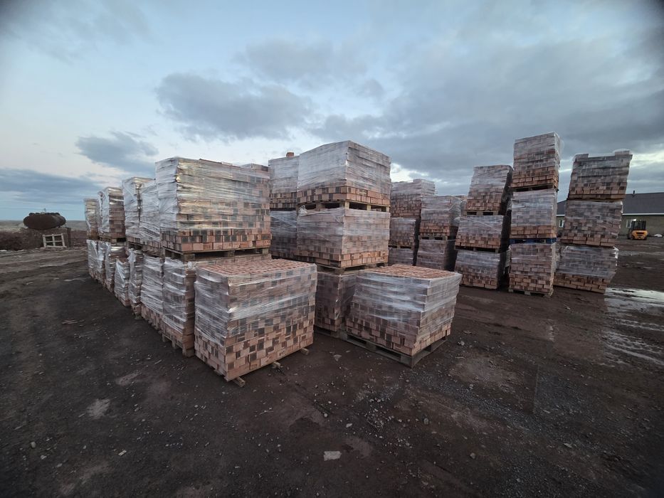 Продам кирпич новый.