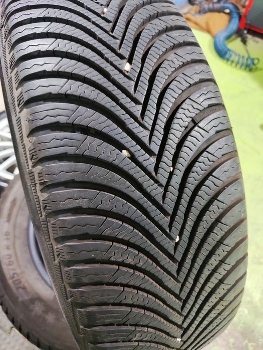 2 бр 205/60/16 Michelin 23г