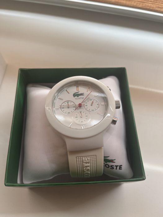 Часы кварцевые Lacoste