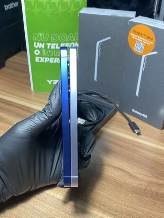 Samsung Galaxy s25• 128 GB •Navy / Icy Blue