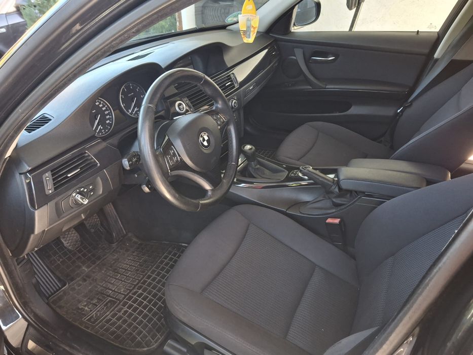 Bmw e90 Lci 2009 M-Pachet  318 benzina Trapa,Bi-xenon,Navigație