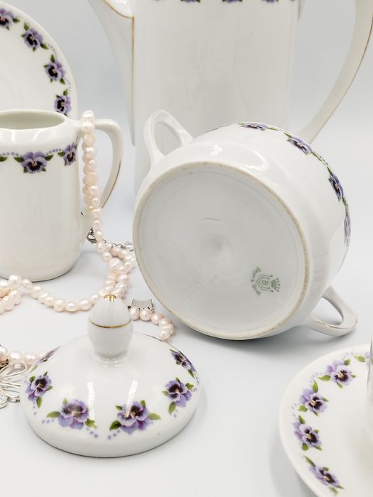 beyer & bock , антикварен сто годишен сервиз за кафе/