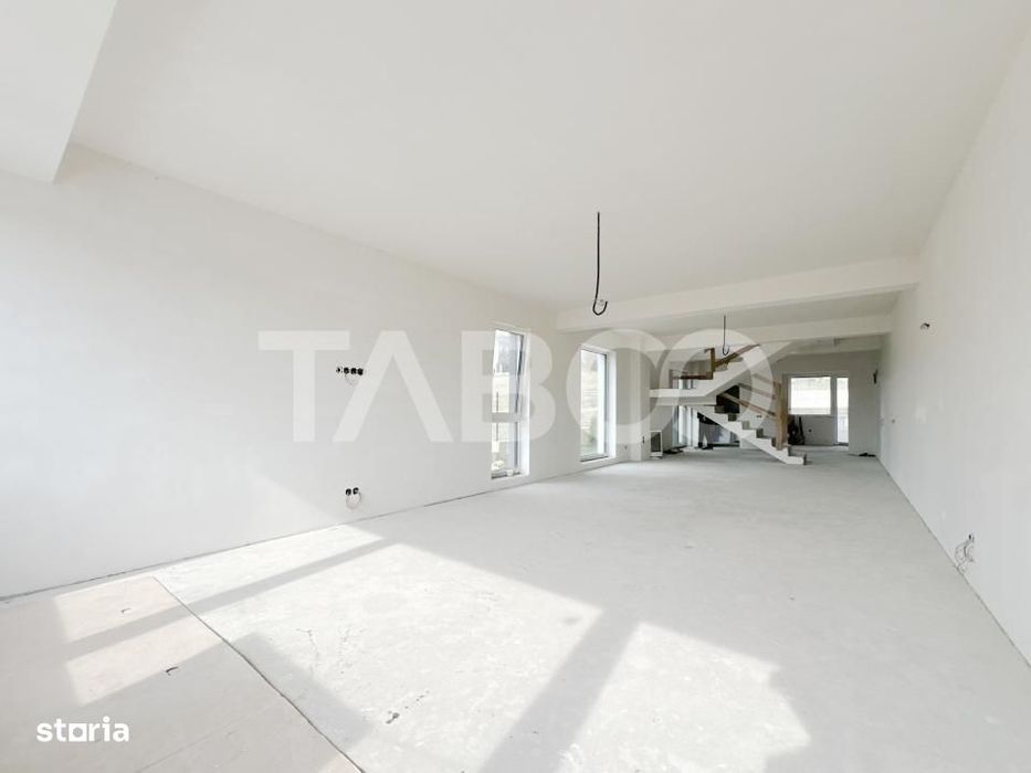 Casa cuplata semifinisata de vanzare in Dambul Rotund cu garaj