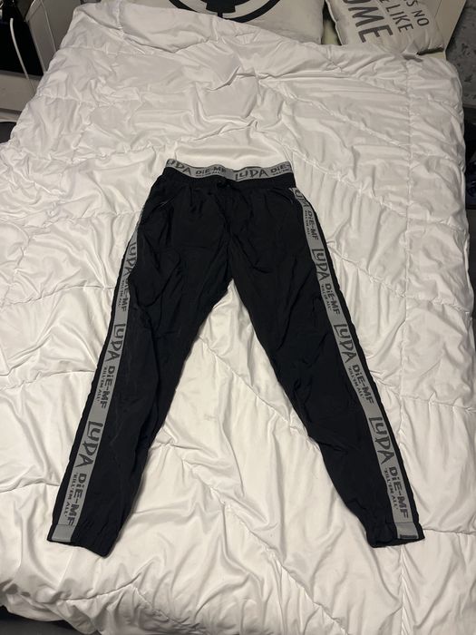 Панталон на луда чисто нов