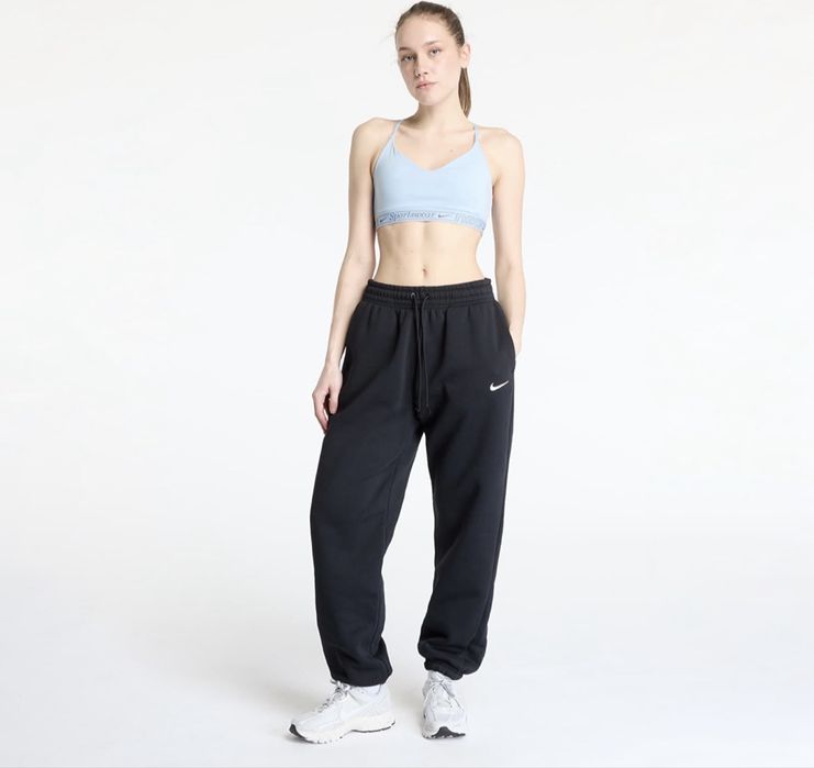 Женски черен анцуг на Nike