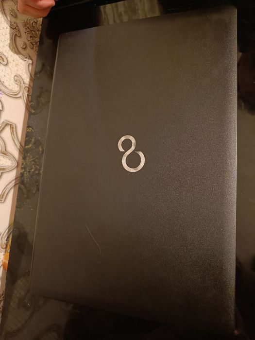 Noutbook 4/512 pamyet qoʻyilgan VEDIO kartasi bor