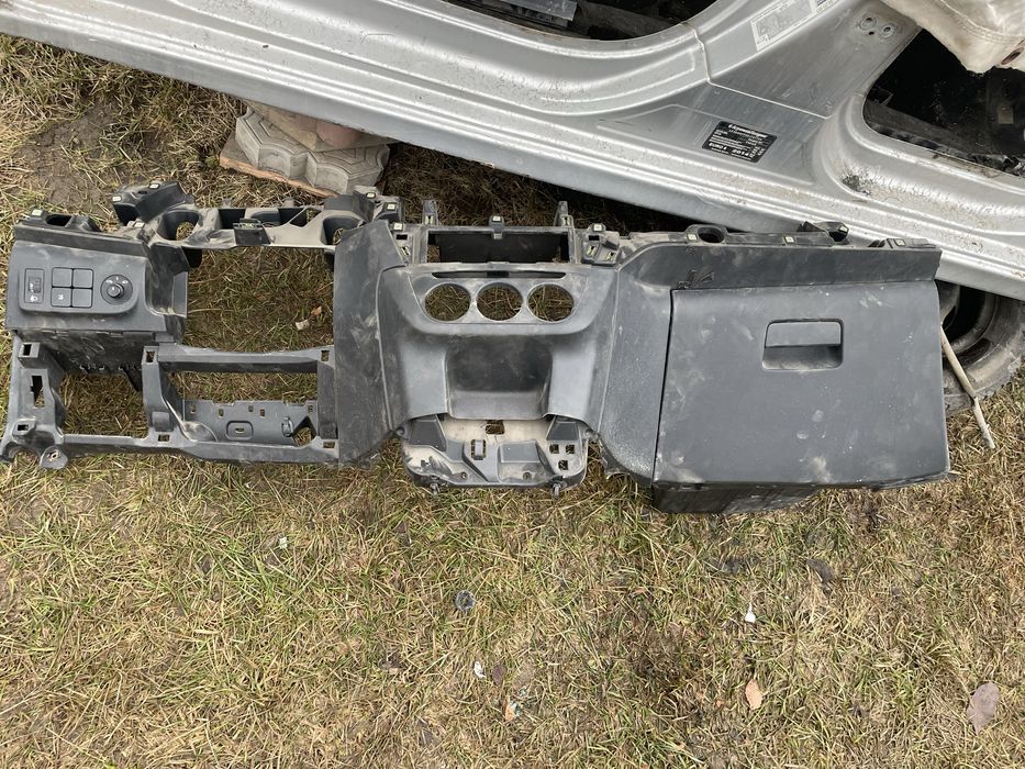 Продам панель, торпеду на peugeot пежо 301.