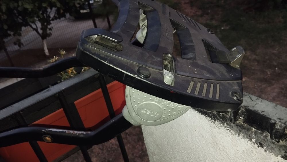 Стойка за багажен куфар за мотор Suzuki