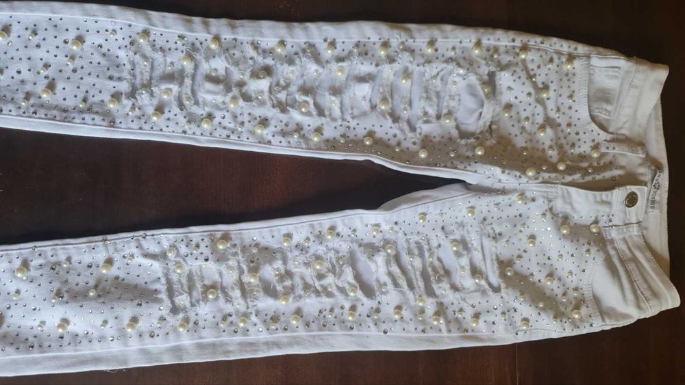 Уникален панталон с перли и блузка