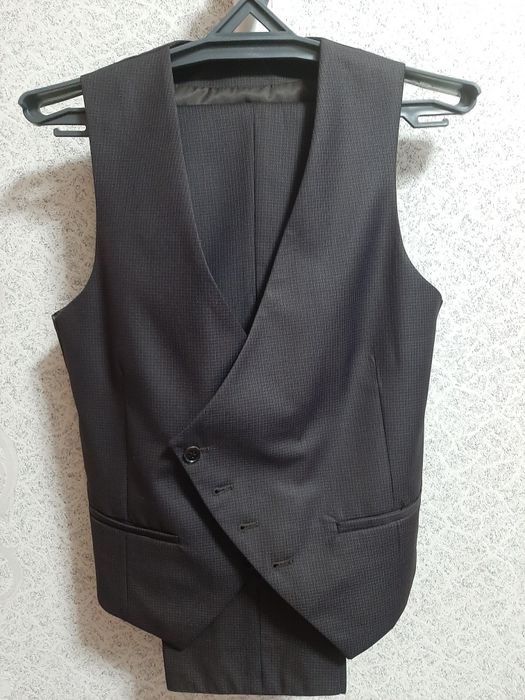 Брючный костюм тройка.