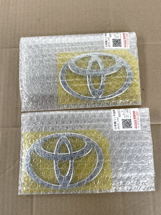 Эмблема передняя ОРИГИНАЛ Camry 80 Камри 80