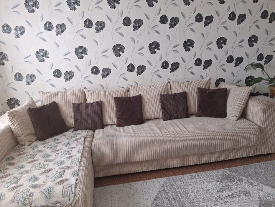 Продам диван б/у. В хорошем состоянии.