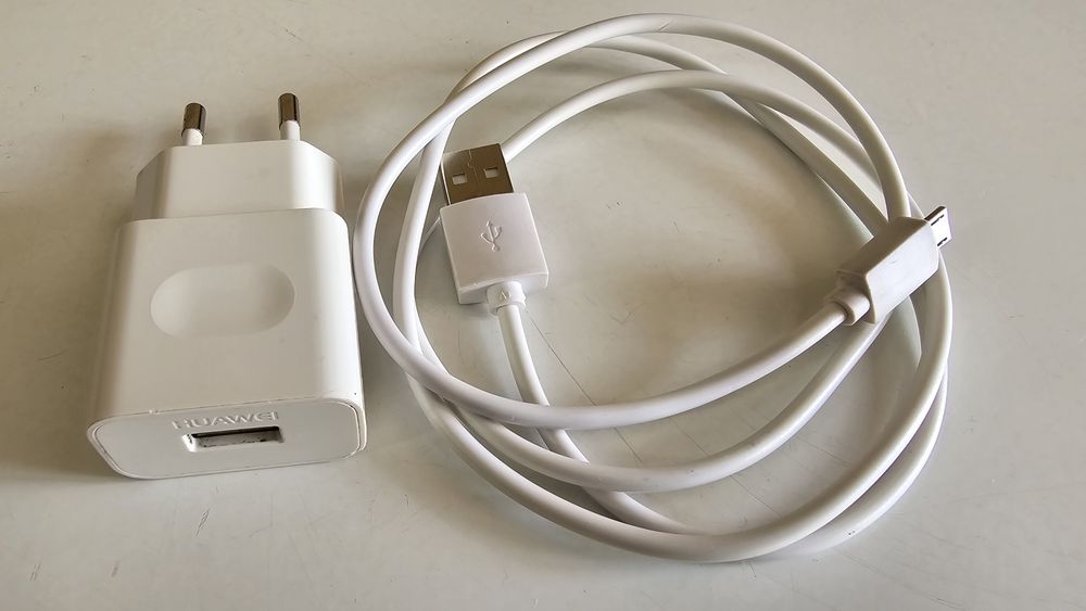 Зарядни/адаптери за мобилни телефони,часовници,блутут слушалки