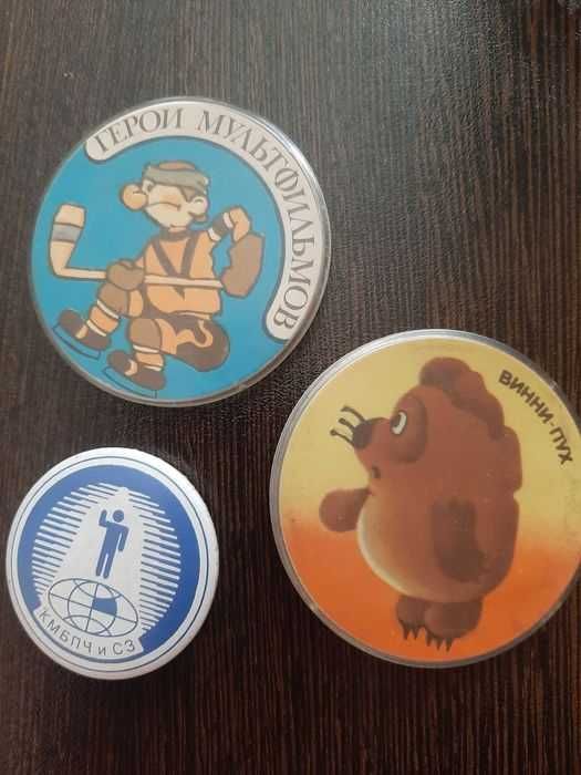 Продам антиквариат значки ссср