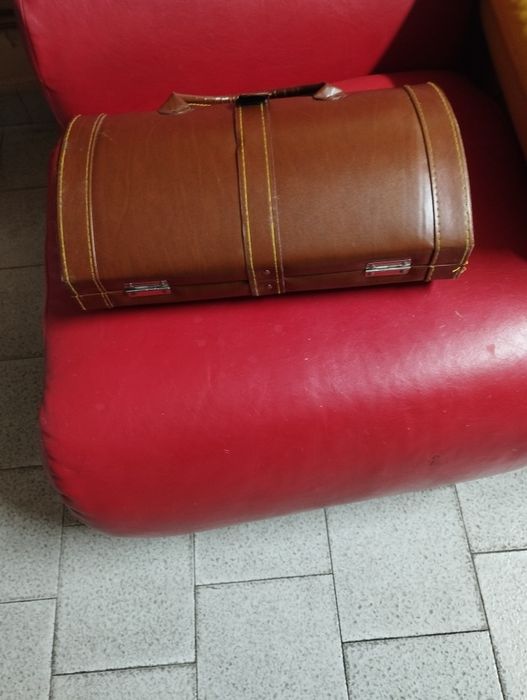 Кожен куфар тип цилиндър