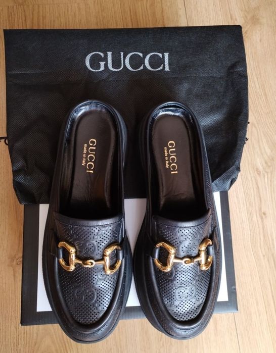 Продавам дамски чехли