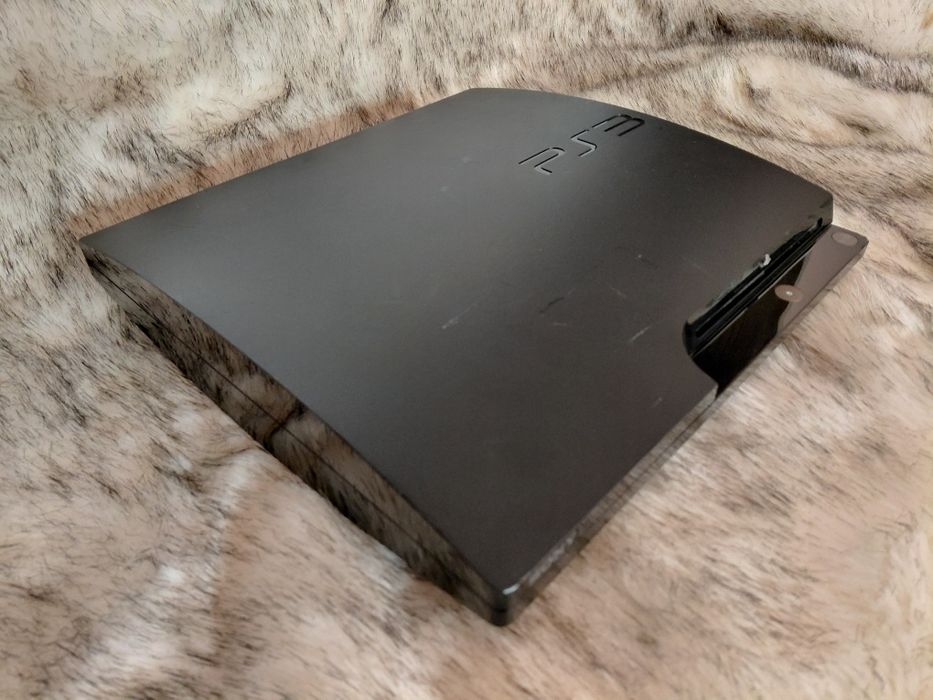 PS3 – 120GB + 2 controllere + FIFA 11