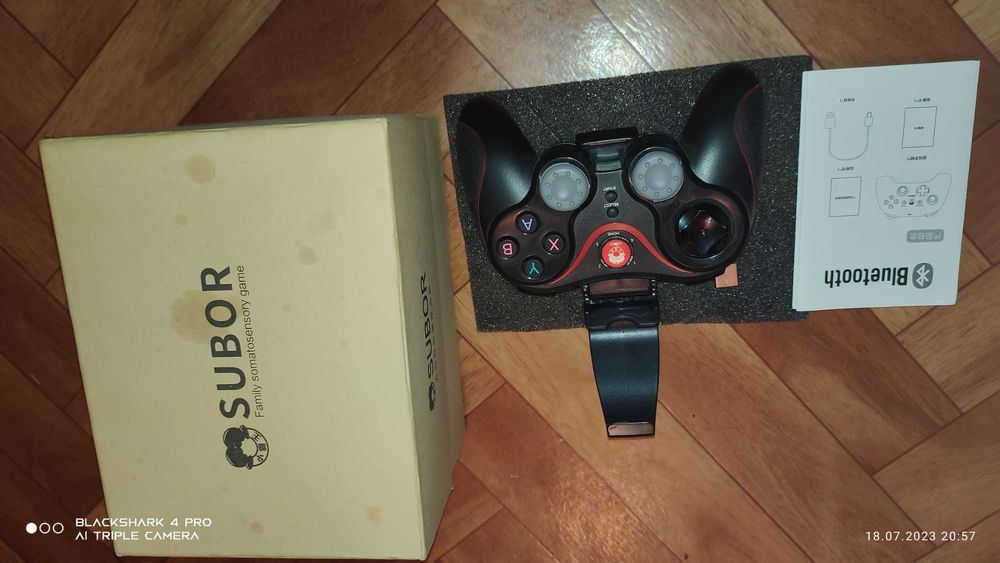 Продам блютуз универсальный джойстик