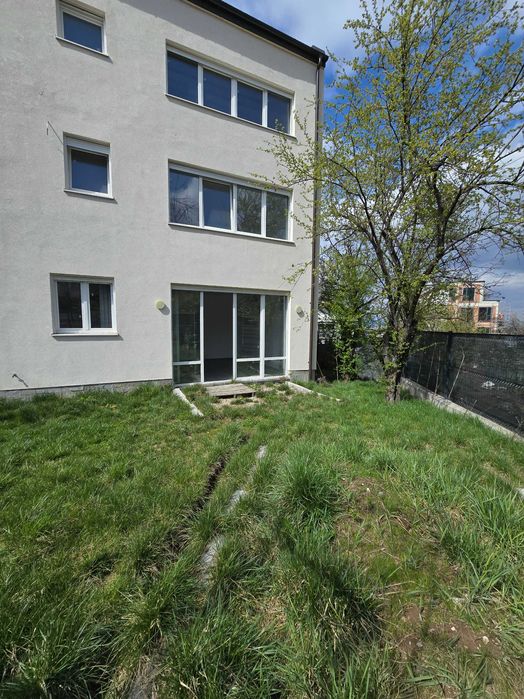 Продава редова къща с акт 16 във в.з. Киноцентъра 3, гр. София