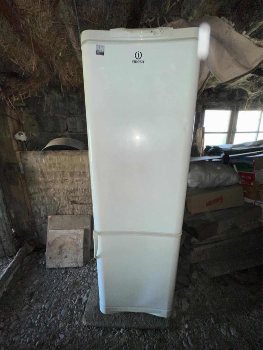 Продам холодильник Indesit