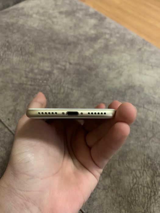 Продам iPhone 7 Apple